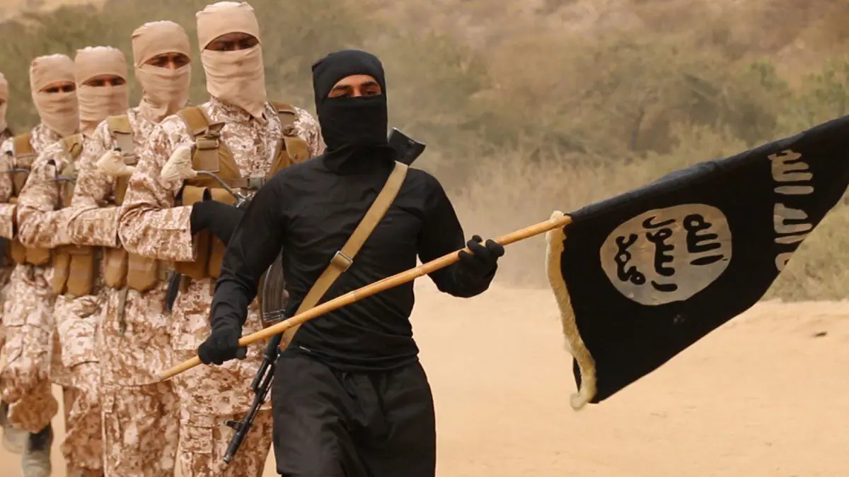 الجيش السوري يهاجم أهدافًا لداعش في الصحراء
