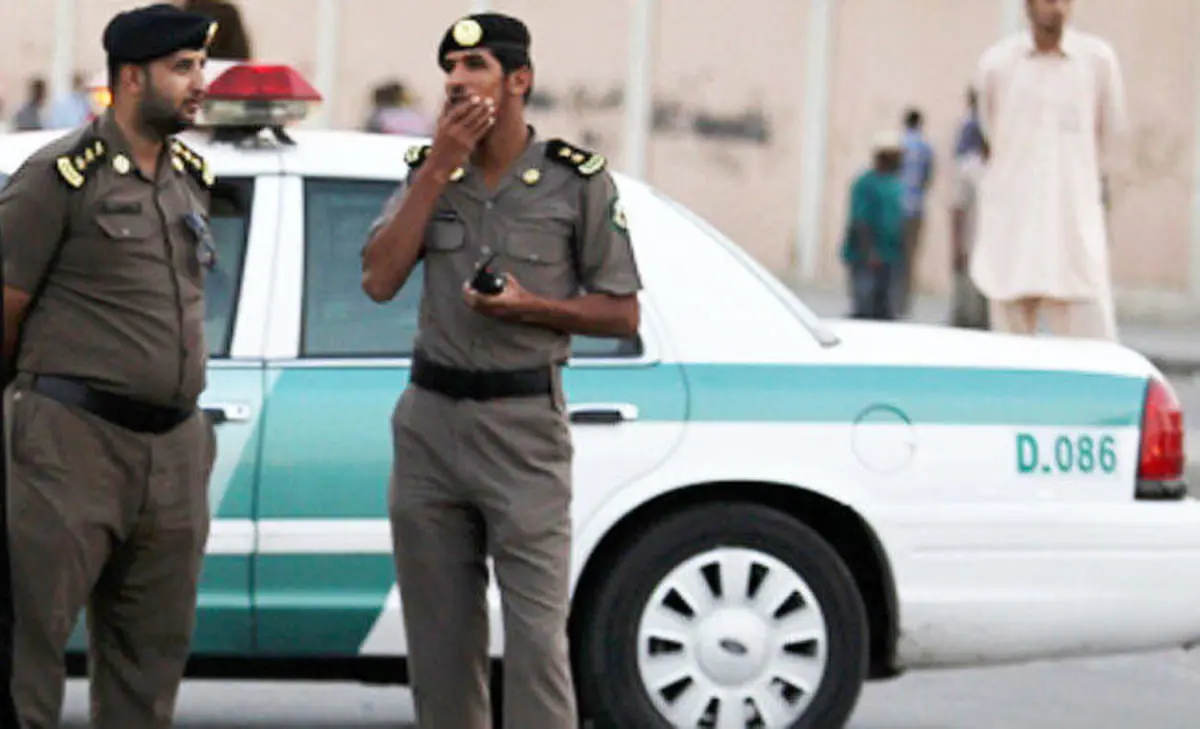 سعودي يطلق النار من سلاح ناري بمكان عام في تبوك (فيديو)