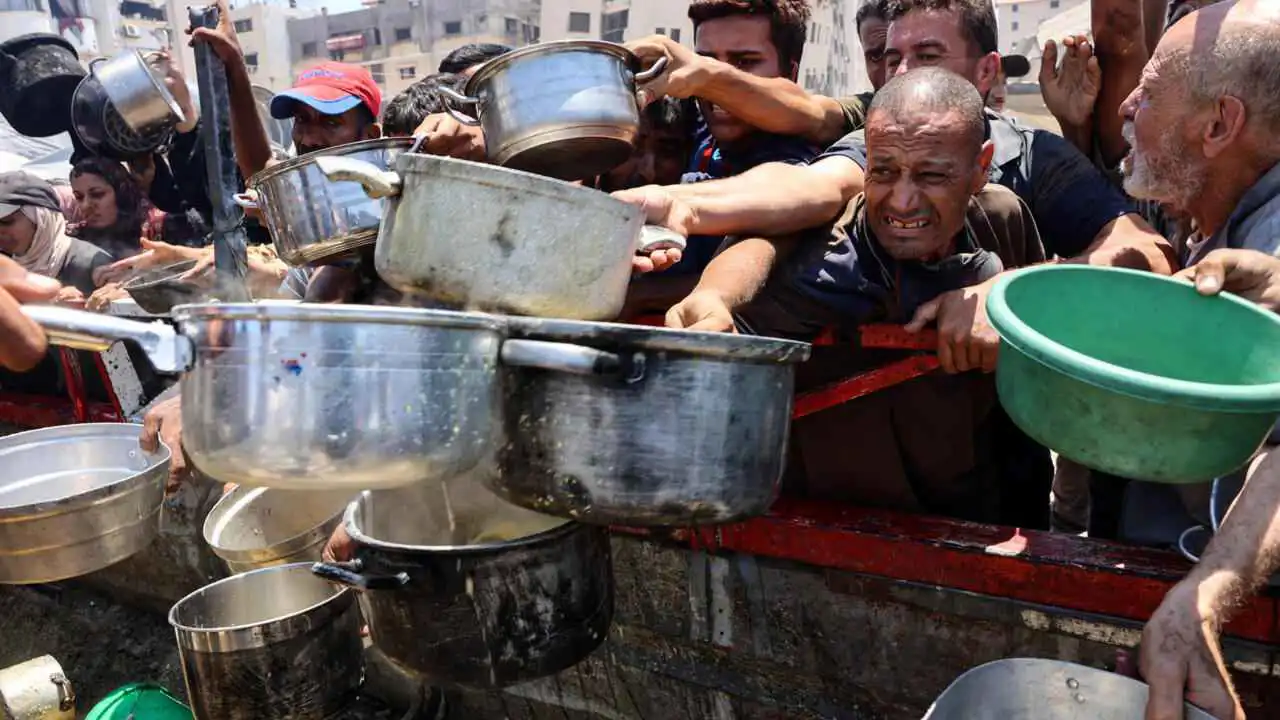 عشرات القتلى والجرحى في غزة والجوع يخطف 5 أرواح