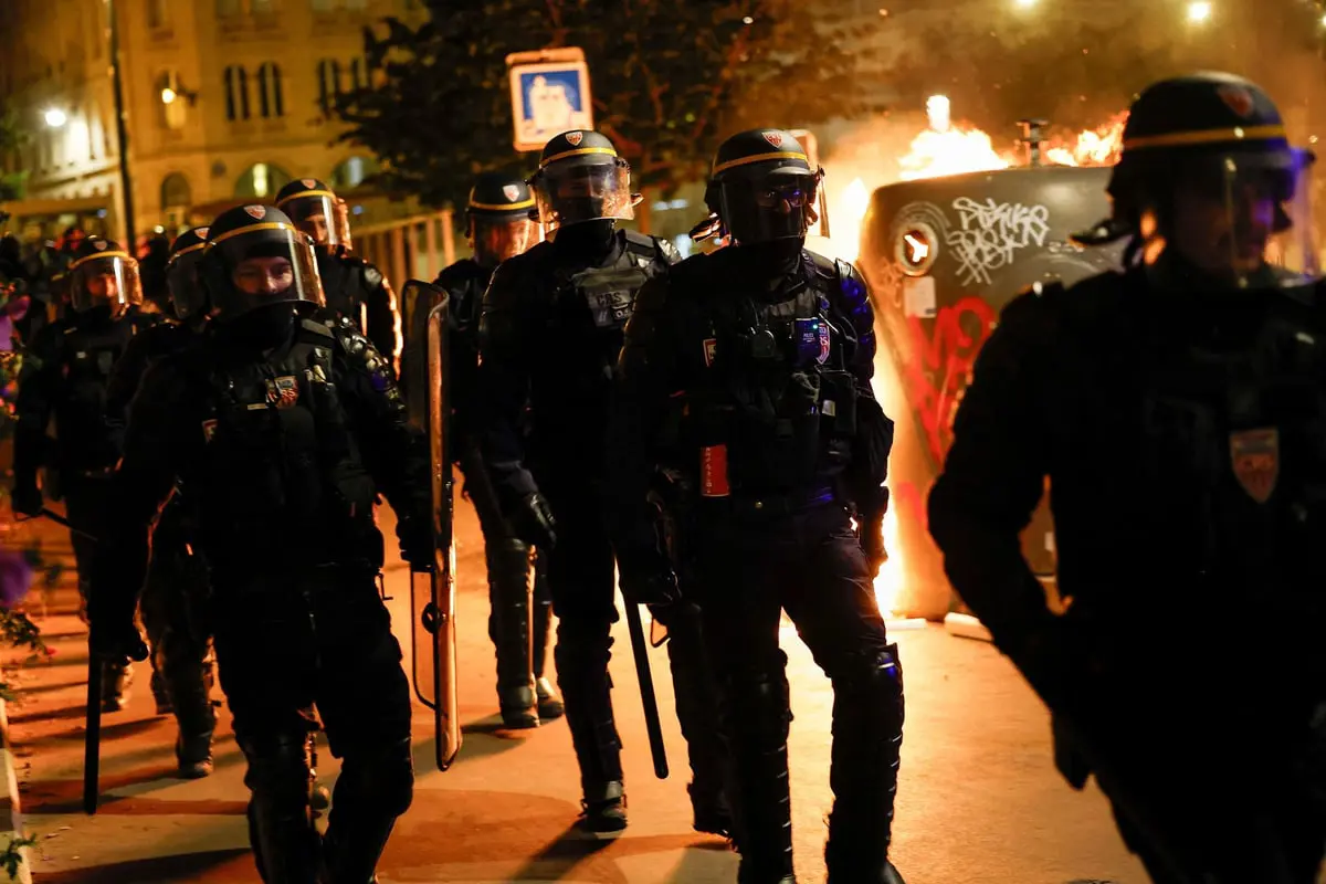 إصابة رجليْ أمن جرّاء هجوم على مركز للشرطة في باريس (فيديو)