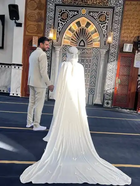 زفاف عروسين داخل مسجد في مصر