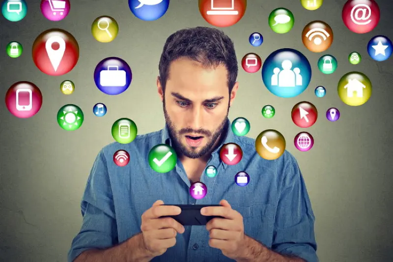 استخدام وسائل التواصل
