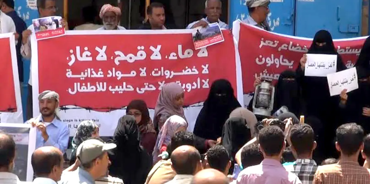الحوثيون يمنعون 100 شاحنة مساعدات من الوصول إلى تعز