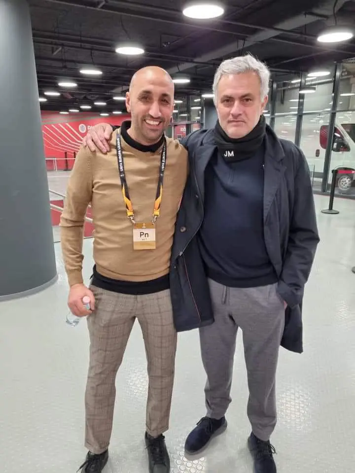 محمد الساحلي مع المدرب البرتغالي جوزيه مورينهو