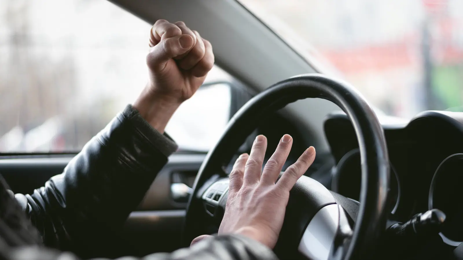 الهند.. "إزعاج" منبه مركبة يتسبب بحادث دهس متعمد (فيديو)