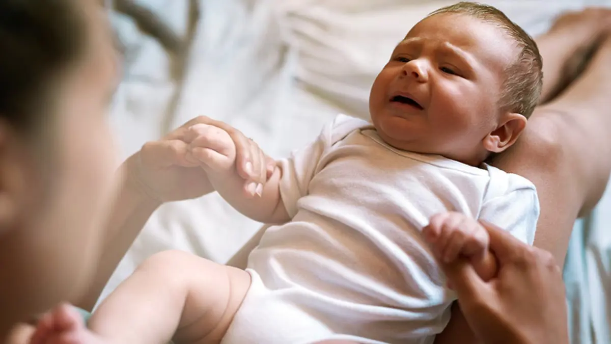تقنية "القبضة العبقرية" لتهدئة الأطفال حديثي الولادة في دقائق (فيديو)