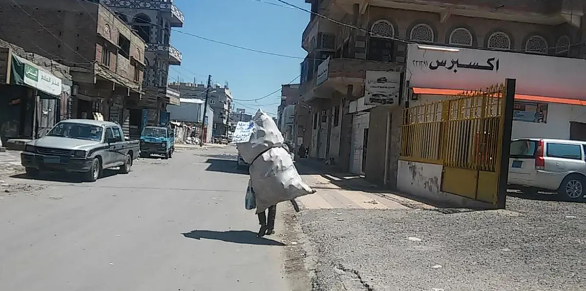 ممارسات الحوثي تحول "مديرًا عامًا" إلى مشرد في شوارع صنعاء (صور)