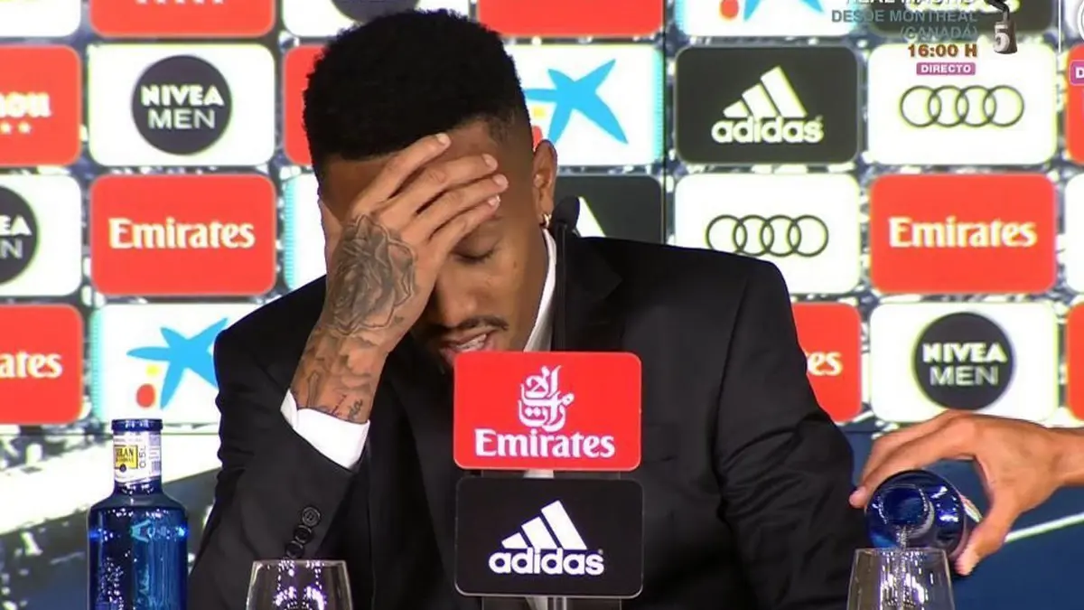 علامات الإجهاد تظهر على صفقة ريال مدريد الجديدة في مؤتمر صحفي (فيديو)