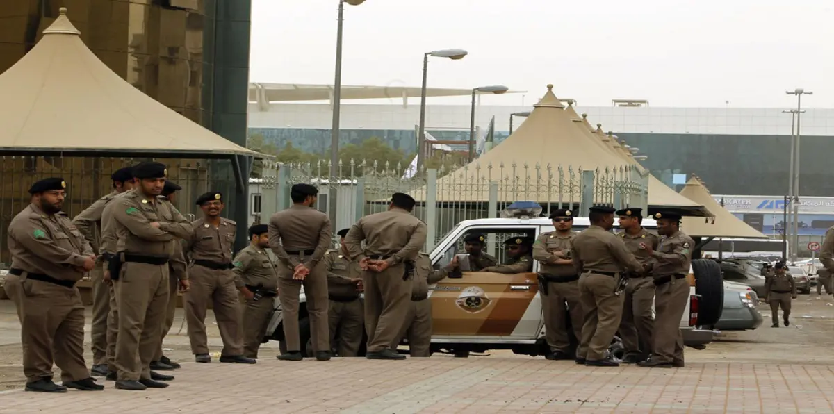 مطعم يستقبل الزبائن في نهار رمضان بمكة.. والسلطات تتحرك (فيديو)