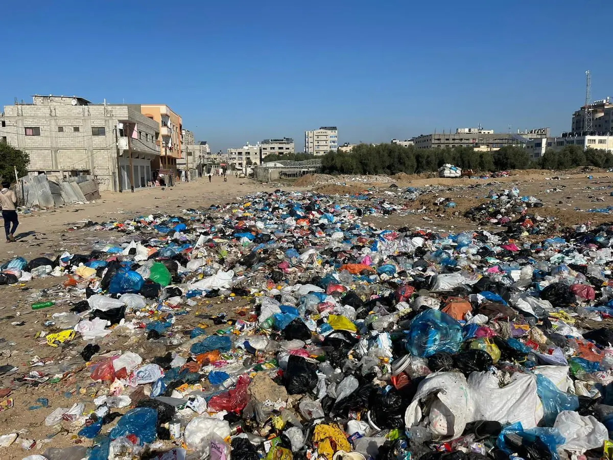 في كل مكان بغزة.. أطنان من النفايات تهدد حياة الآلاف