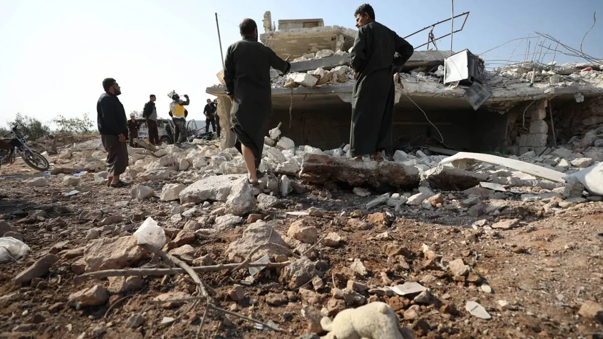 مقتل 15 على الأقل في مخيم للنازحين إثر هجوم للنظام على إدلب السورية‎