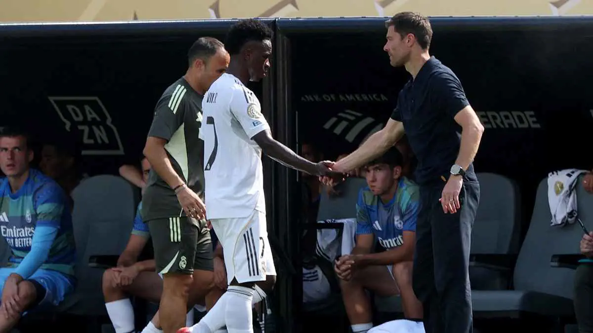 يضحك.. تصرف صادم من فينيسيوس بعد انهيار ريال مدريد أمام سان جيرمان (فيديو)