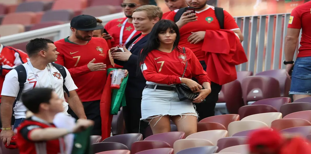 كأس العالم روسيا 2018.. جورجينا صديقة كريستيانو رونالدو تعلن خطوبتهما عمليًا من المدرجات (صور)