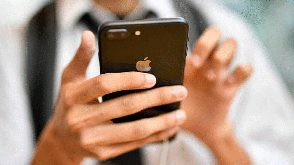 أبل تطور بطاقة ائتمان خاصة بآيفون (فيديو)
