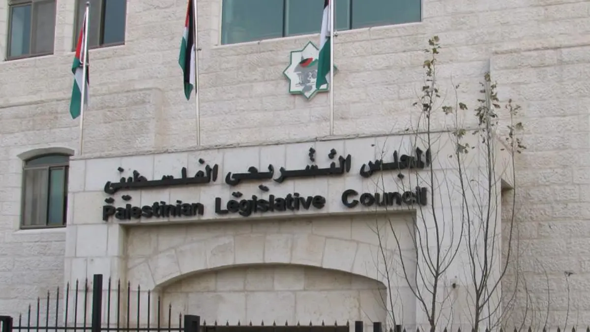 عباس يعلن حل المجلس التشريعي الفلسطيني والدعوة لانتخابات