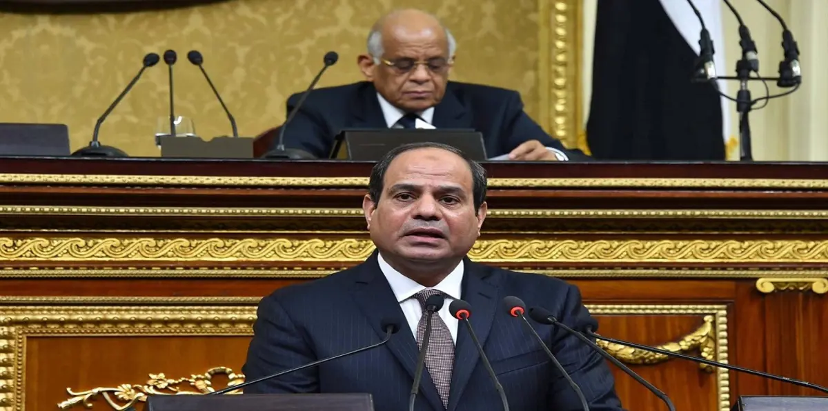 بقانون إهانة الرئيس والمؤسسات.. البرلمان المصري يحمي السيسي أم النواب؟