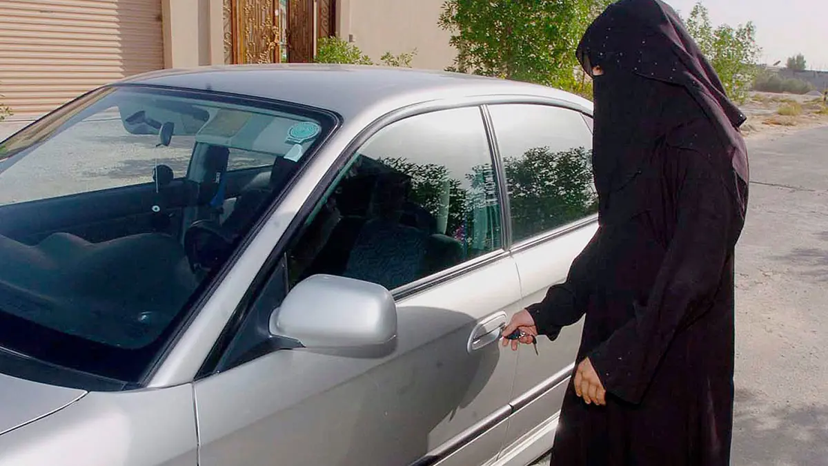 سعودي يعتدي على جارته ويتحرش بها لرفضه قيادتها السيارة