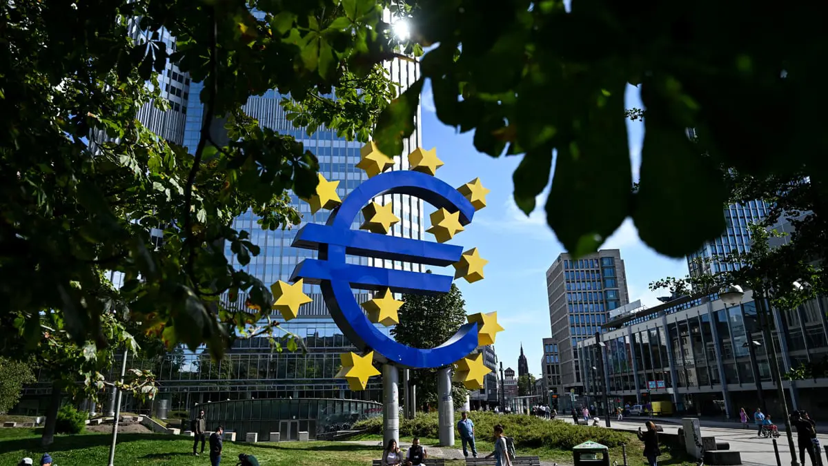 البنك المركزي الأوروبي يرفع الفائدة بمعدل قياسي قدره ربع نقطة
