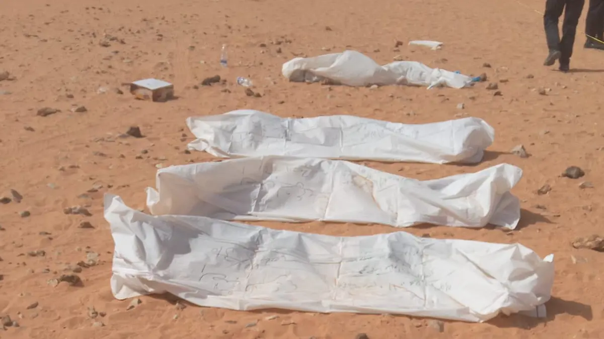 اكتشاف مقبرة جماعية لمهاجرين غير شرعيين غرب ليبيا (صور)