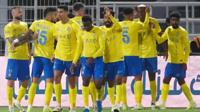 تاليسكا مع لاعبي النصر السعودي