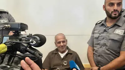 موتي مامان خلال مثوله أمام المحكمة
