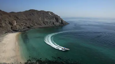شاطئ خورفكان