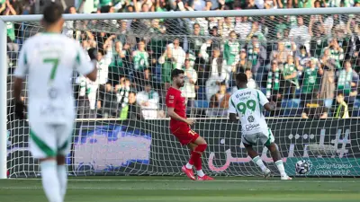 هدف إيفان توني نجم الأهلي في شباك ضمك