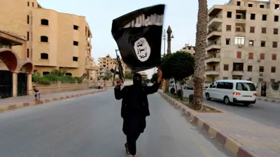 عنصر موال لداعش في شرق سوريا