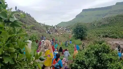 من موقع الانهيار 