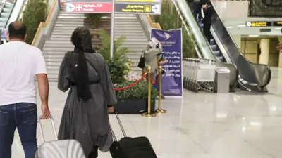 مطار مهر آباد