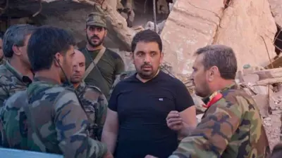 فادي صقر برفقة عناصر الأمن السوري
