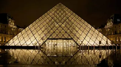 هرم اللوفر 