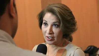 الفنانة بوسي