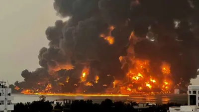 النيران تشتعل في ميناء الحديدة بعد غارة إسرائيلية