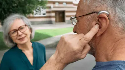 أجهزة السمع لكبار السن