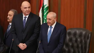 نبيه بري وإلى جواره جوزيف عون