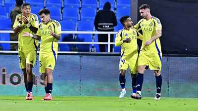 النصر السعودي يتلقى ضربة موجعة خلال مباراة الخلود (فيديو)
