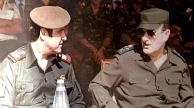 رفعت الأسد وشقيقه الرئيس الأسبق حافظ الأسد
