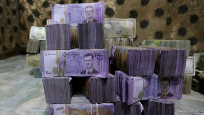 أي مستقبل ينتظر الليرة السورية بعد خفض "المركزي" 50% من قيمتها؟