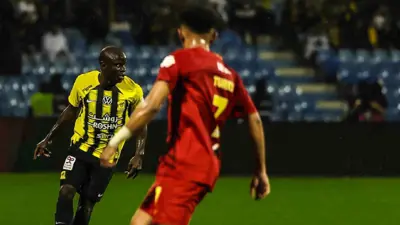 نغولو كانتي في مباراة القادسية والاتحاد