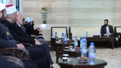 الجولاني خلال لقائه الطائفة الدرزية