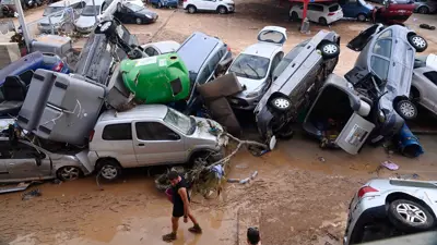 عشرات المركبات جرفتها السيول شرقي إسبانيا