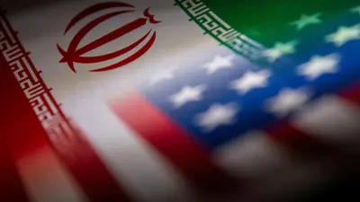 العلمان الإيراني والأمريكي