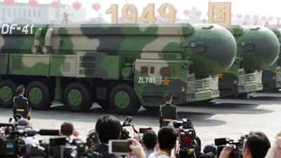 مركبات صينية تحمل صواريخ DF-41 العابرة للقارات