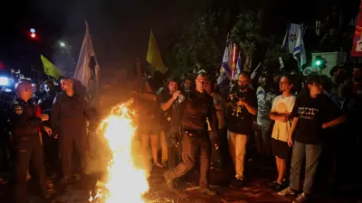جانب من المظاهرات الإسرائيلية لقبول اتفاق الهدنة مع حماس