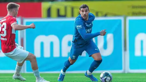 ثيو هيرنانديز في مباراة الهلال وبالينغن
