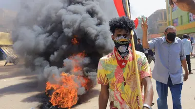 "أطباء السودان": مقتل متظاهر دهسًا بسيارة عسكرية
