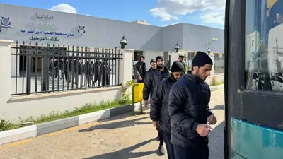 ترحيل مهاجرين من ليبيا