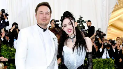 المغنية الكندية غرايمز وإسلون ماسك