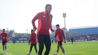 علي معلول نجم الأهلي المصري
